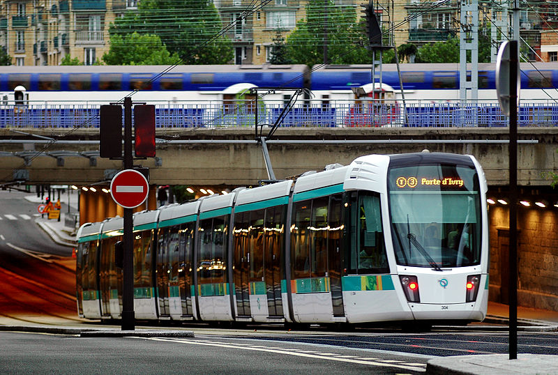 Un tramway construit par Alstom, à Paris. Photo Attribution-Share Alike 3.0/Tatmouss