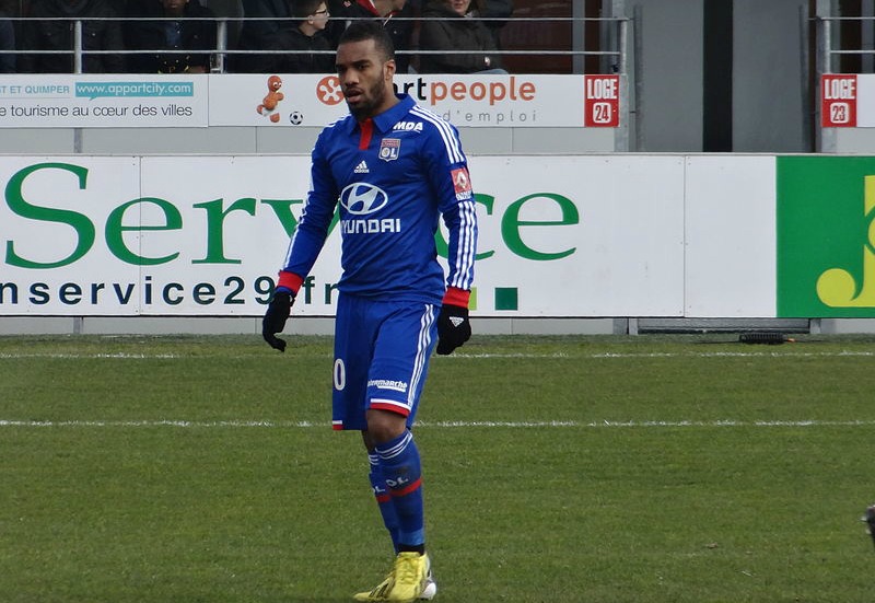 Alexandre Lacazette attaquant efficace de Lyon cette saison Photo Creative Commons paternité – partage à l’identique 3.0/Jejecam