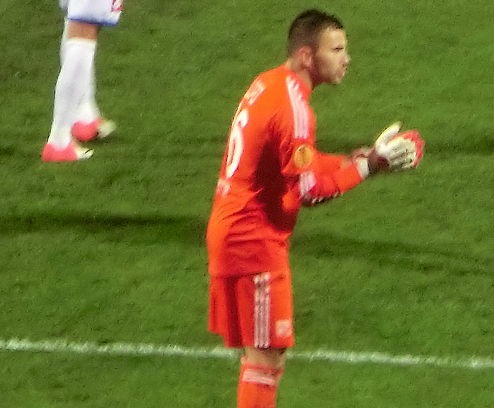 Le gardien de l'Olympique Lyonnais sauvé à deux reprises par ses poteaux face au Toulouse Football Club Photo  Benoît Prieur (Aga), Wikimedia Commons, Cc-by-sa-3.0