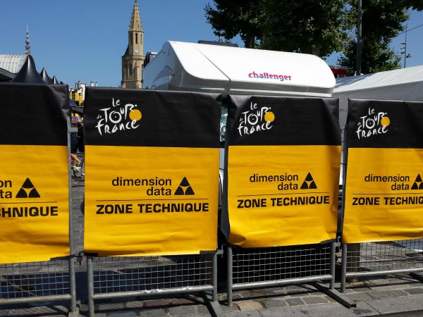 Village coureurs équipes sponsors