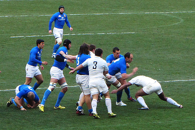 La France affronte l'Italie pour son entrée dans la coupe du monde 2015 de rugby Photo « Rugby 2012 Six Nations France - Italy » par Skadd77 — Travail personnel. Sous licence CC BY-SA 3.0 via Wikimedia Commons.