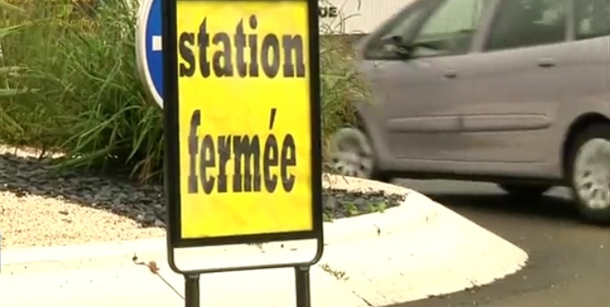 Essence le blocage des dépôts de carburant fait craindre une pénurie Essence le blocage des dépôts de carburant font craindre une pénurie