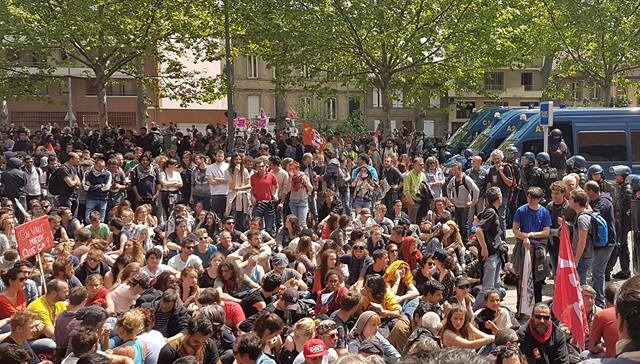 Toulouse. les manifestants font libérer les 4 hommes en garde à vue au commissariat Toulouse. les manifestants font libérer les 4 hommes en garde à vue au commissariat