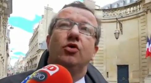 Valls accuse ceux qui ne respectent pas les décisions majoritaires de leur groupe Valls accuse ceux qui ne respectent pas les décisions majoritaires de leur groupe