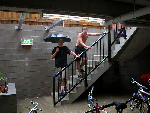 Flooded by Jesse Wagstaff Orage Violent. Inondations et coupure d'électricité à Lourdes lundi soir