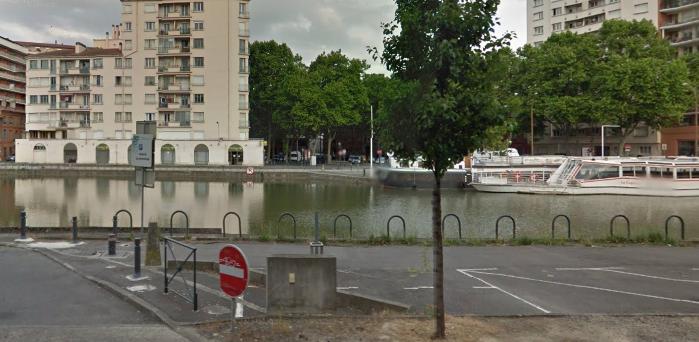 Le cadavre d'une femme repêché dans le Canal du Midi à Toulouse Le cadavre d'une femme repêché dans le Canal du Midi à Toulouse