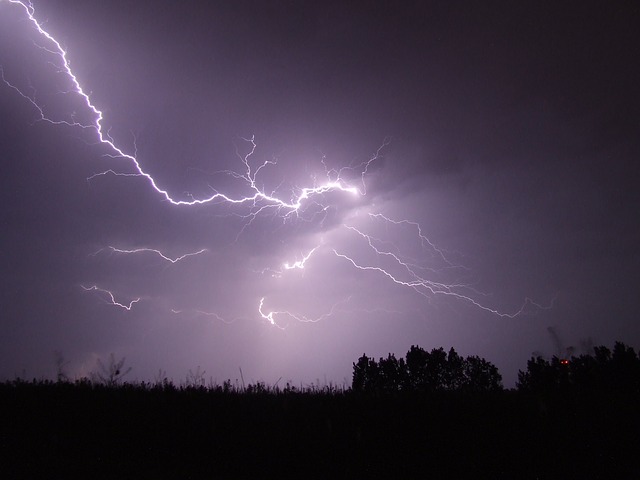 Attention les orages arrivent sur Toulouse et le Sud ouest Attention les orages arrivent sur Toulouse et le Sud ouest