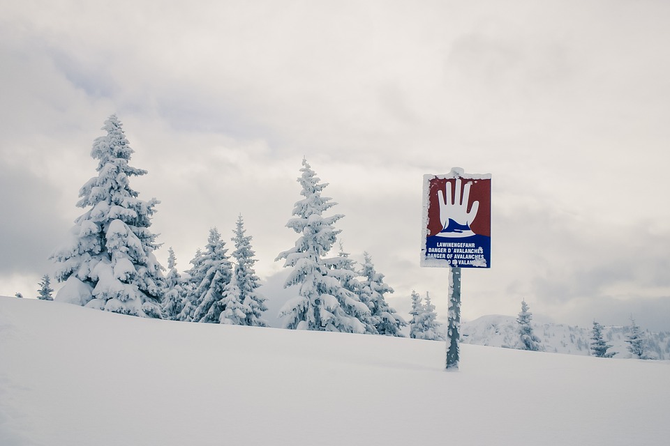 65. De nombreuses routes restent fermées en raison du risque Avalanches 65. De nombreuses routes restent fermées en raison du risque Avalanches