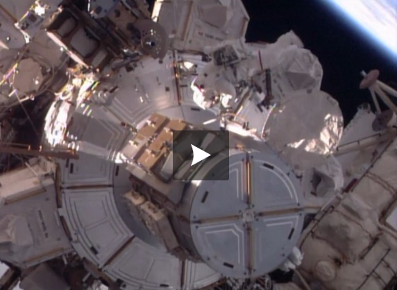 Vidéo - Première sortie dans l'espace pour Thomas Pesquet