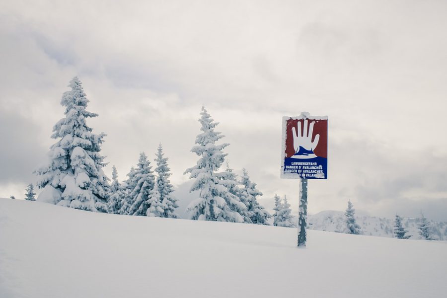 Avalanche sur une piste de Tignes, plusieurs skieurs ensevelis 