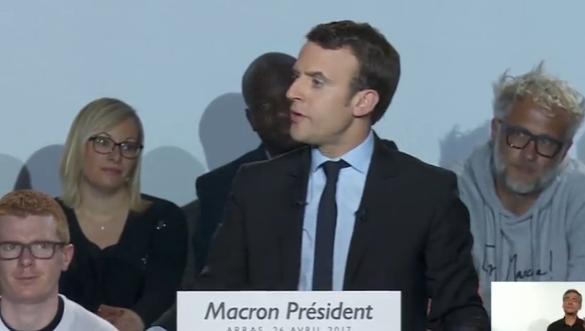 Attaqué, Emmanuel Macron réagit et tape fort sur Marine Le Pen