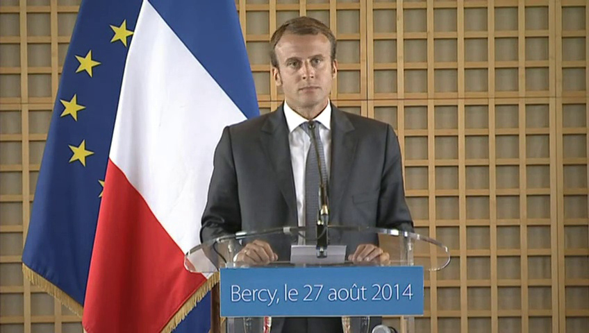 Sondage. Macron donn&eacute; largement gagnant 