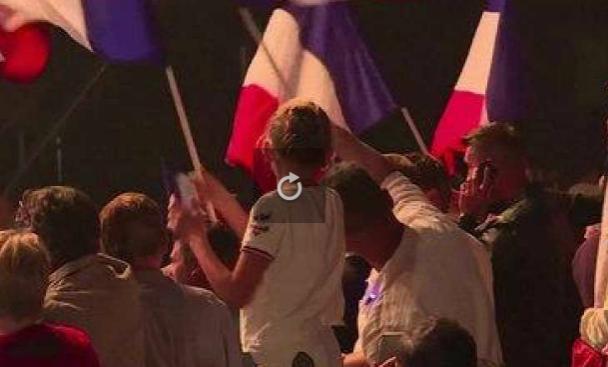 À Nice, les partisans de Marine Le Pen scandent "Macron on t'enc*le"