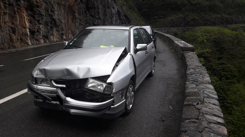 Miracle à Luz. un jeune conducteur, ivre, échappe à la mort dans un accident de la route