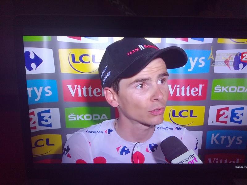Barguil gagne à l'Izoard. Froome en jaune, Bardet reprend la 2e place Barguil gagne à l'Izoard. Froome en jaune, Bardet reprend la 2e place