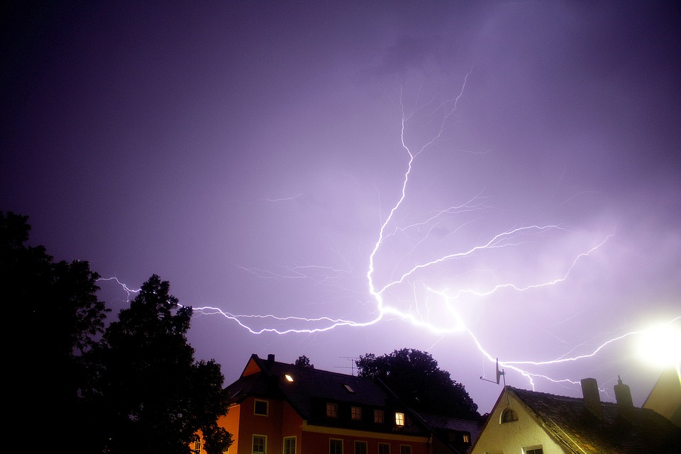 Tramway interrompu, supermarché fermé, un violent orage à touché Toulouse Tramway interrompu, supermarché fermé, un violent orage à touché Toulouse