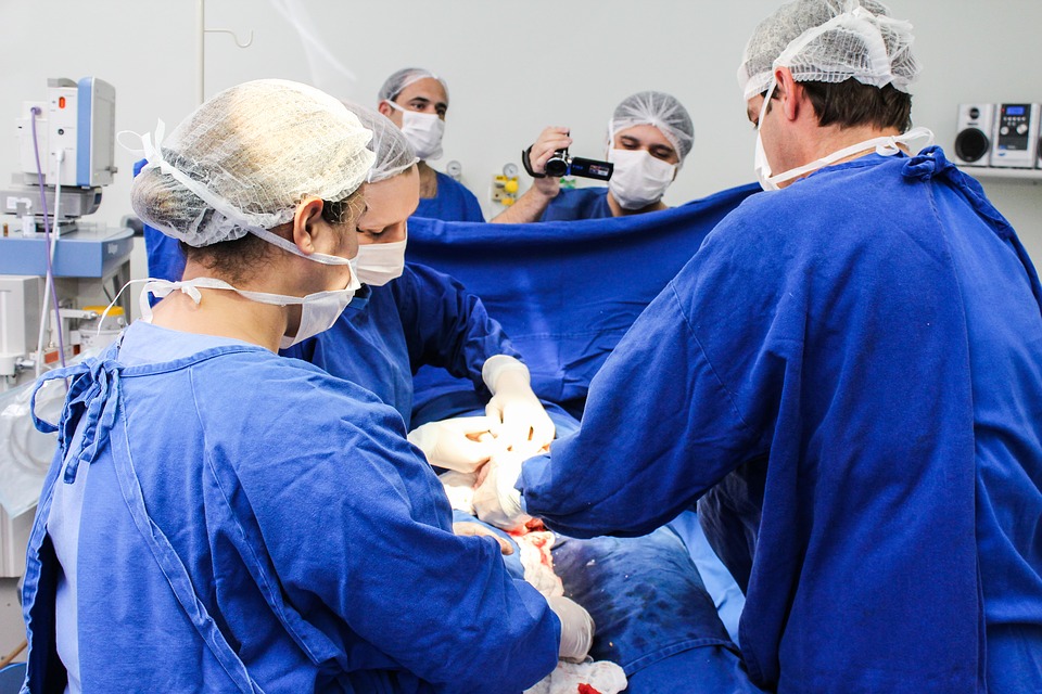 CHU de Toulouse. 1ere implantation à cœur battant de la valve mitrale CHU de Toulouse. 1ere implantation à « cœur battant » de la valve mitrale