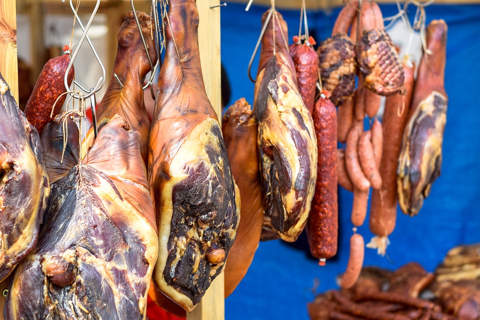 Le Porc noir de Bigorre certifié Appellation d'Origine Protégée par l'Union européenne Le Porc noir de Bigorre certifié Appellation d'Origine Protégée par l'Union européenne