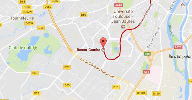 Voiture en feu dans le quartier Basso Cambo Voiture en feu dans le quartier Basso Cambo