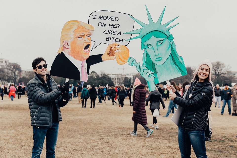 Le compte Twitter de Trump désactivé quelques minutes par un employé du réseau social Le compte Twitter de Trump désactivé quelques minutes par un employé du réseau social