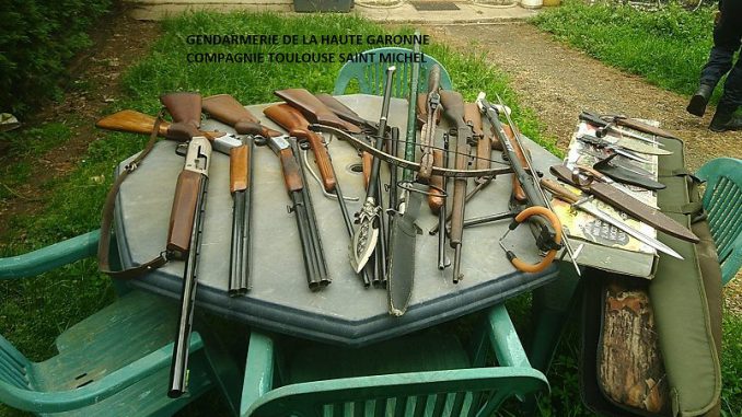 Toulouse. Fusils, couteaux, dagues un arsenal découvert chez un homme menaçant Toulouse. Fusils, couteaux, dagues un arsenal découvert chez un homme menaçant