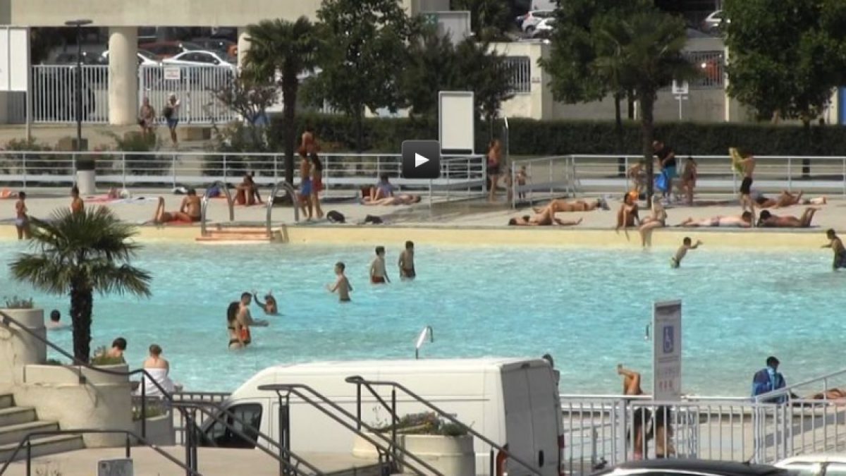 Peut On Bronzer Seins Nus A La Piscine Nakache A Toulouse