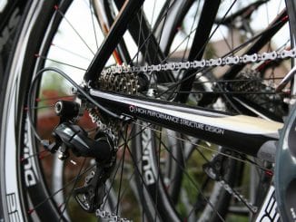 Romain Bardet perd du temps sur Froome et Uran