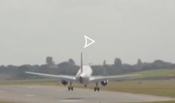 Un avion d'Air France rate sa tentative d'atterrissage. une vidéo impressionnante Un avion d'Air France rate sa tentative d'atterrissage. une vidéo impressionnante