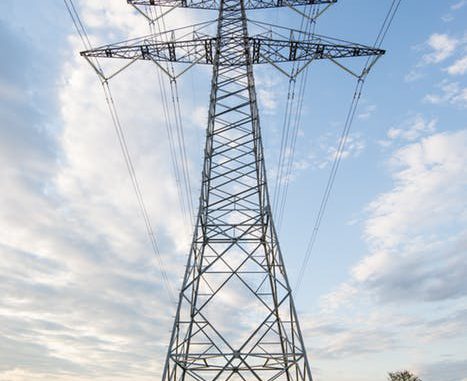 electricity-pole-pylon-wires-722700.jpeg