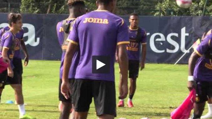 Baptiste Reynet, le nouveau gardien prodigue du Toulouse Football Club Le 22 août 2011, il est appelé par Erick Mombaerts pour intégrer l'équipe de France espoirs. Le 22 août 2013, son transfert vers le FC Lorient est confirmé. Il y paraphe un contrat de quatre ans. Un an plus tard, il fait son retour en Bourgogne sous forme de prêt avant d'y être transféré définitivement le 2 février 2015 dans le cadre du transfert de l'ailier Romain Philippoteaux vers le club breton1. Le 29 juin 2018, il signe officiellement au Toulouse FC pour 4 ans