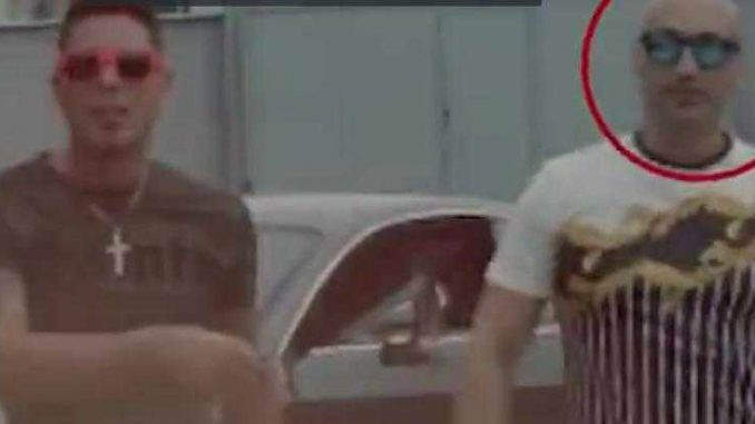 Le narcotrafiquant le plus recherché d'Espagne nargue la police dans un clip (1) Le narcotrafiquant le plus recherché d'Espagne nargue la police dans un clip (1)