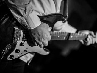 Mark Knopfler, leader de Dire Straits en concert à Toulouse