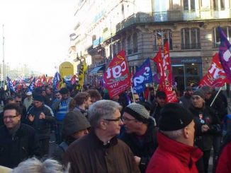 Première mobilisation syndicale de la rentrée contre la politique sociale de Macron