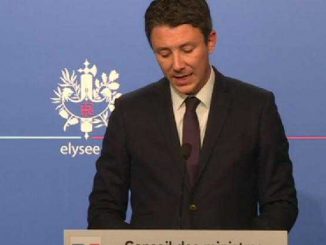 Remaniement: Macron "assume de prendre le temps" Griveaux