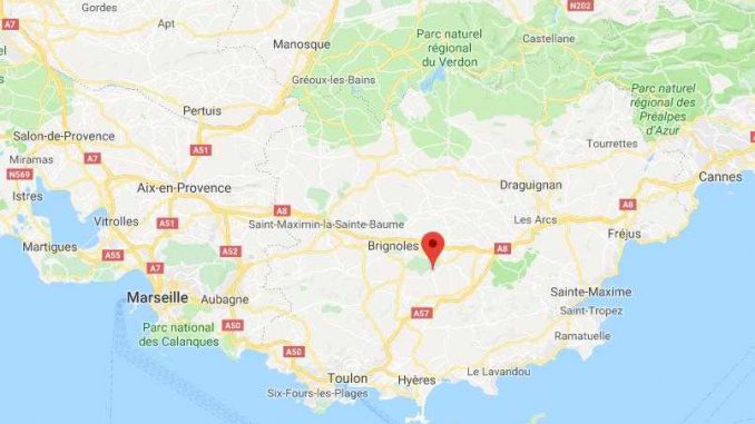 Var. Ils attaquent un distributeur de billets avec un tractopelle Var. Ils attaquent un distributeur de billets avec un tractopelle