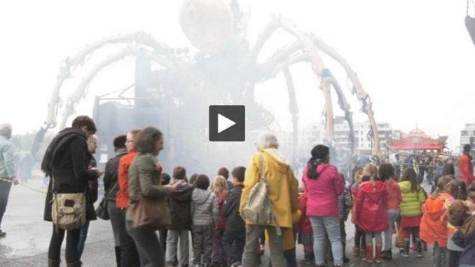 Après le Minotaure, la foule pour visiter la Machine à Toulouse Après le Minotaure, la foule pour visiter la Machine à Toulouse