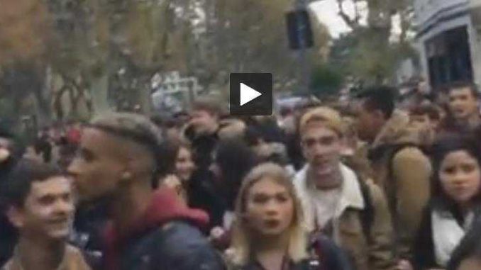 Perpignan - Les jeunes bloquent le lycée Arago Perpignan - Les jeunes bloquent le lycée Arago