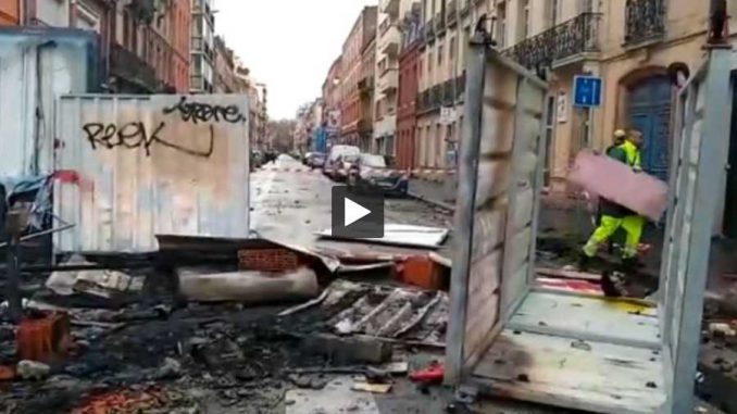 Barricades, destructions, affrontements retour sur la journée de samedi à Toulouse Barricades, destructions, affrontements retour sur la journée de samedi à Toulouse