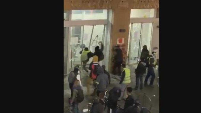 Violences en marge des manifs de Gilets Jaunes à Toulouse, casse tête pour les autorités Acte X des Gilets jaunes : des affrontements et de la casse à Toulouse