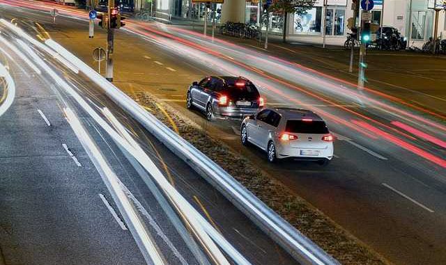 Départs en vacances, journée orange noire sur les routes Départs en vacances, journée orange noire sur les routes