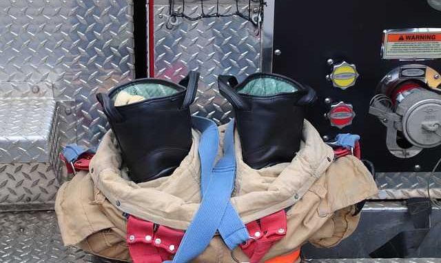 Des Pompiers cibles de tirs par arme à feu à Albi