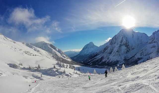 Macron au ski dans les Pyrénées, polémique Macron au ski dans les Pyrénées, polémique