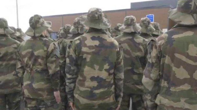 Premiers pas d'un engagé au 1er Régiment du Train Parachutiste Premiers pas d'un engagé au 1er Régiment du Train Parachutiste