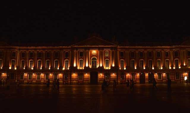 Toulouse avis partagés sur l'interdiction de manifester sur la place du Capitole Toulouse avis partagés sur l'interdiction de manifester sur la place du Capitole
