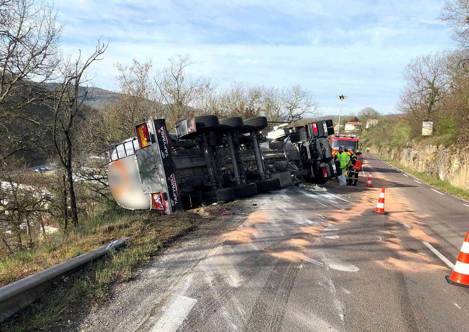 Impressionnant accident de poids lourd à Souillac Impressionnant accident de poids lourd à Souillac