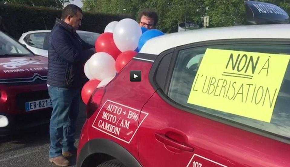 Auto écoles et Taxis mènent une opération escargot sur la rocade de Toulouse (1) Auto écoles et Taxis mènent une opération escargot sur la rocade de Toulouse (1)