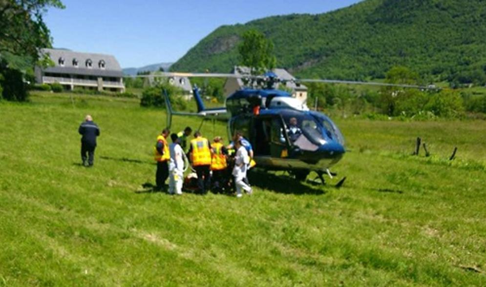 2 gendarmes de Lannemezan sauvent la vie d'un cycliste en arrêt cardiaque Pyrénées. 2 gendarmes de Lannemezan sauvent un cycliste en arrêt cardiaque