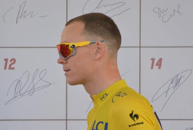 Froome ne participera pas au Tour de France-min Le coureur cycliste Chris Froome, quadruple vainqueur du tour de France ne sera pas sur les routes des Pyrénées cette année. Le coureur cycliste britannique qui avait fait l'impasse sur le tour d'Italie 2019 participait au prestigieux criterium du Dauphiné. Il est tombé lors des reconnaissances d'une étape et se serait fracturé le bassin. Son équipe a annonce son abandon pour l'édition 2019 du Tour de France.