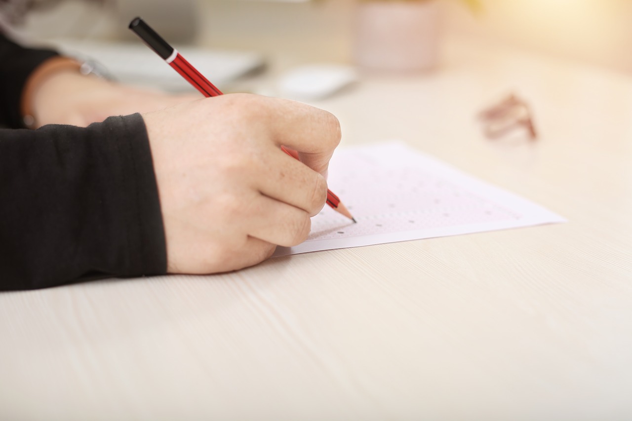 Incertitude sur les résultats du Bac, des parents d'élèves demandent l'intervention de Macron Incertitude sur les résultats du Bac, des parents d'élèves demandent l'intervention de Macron