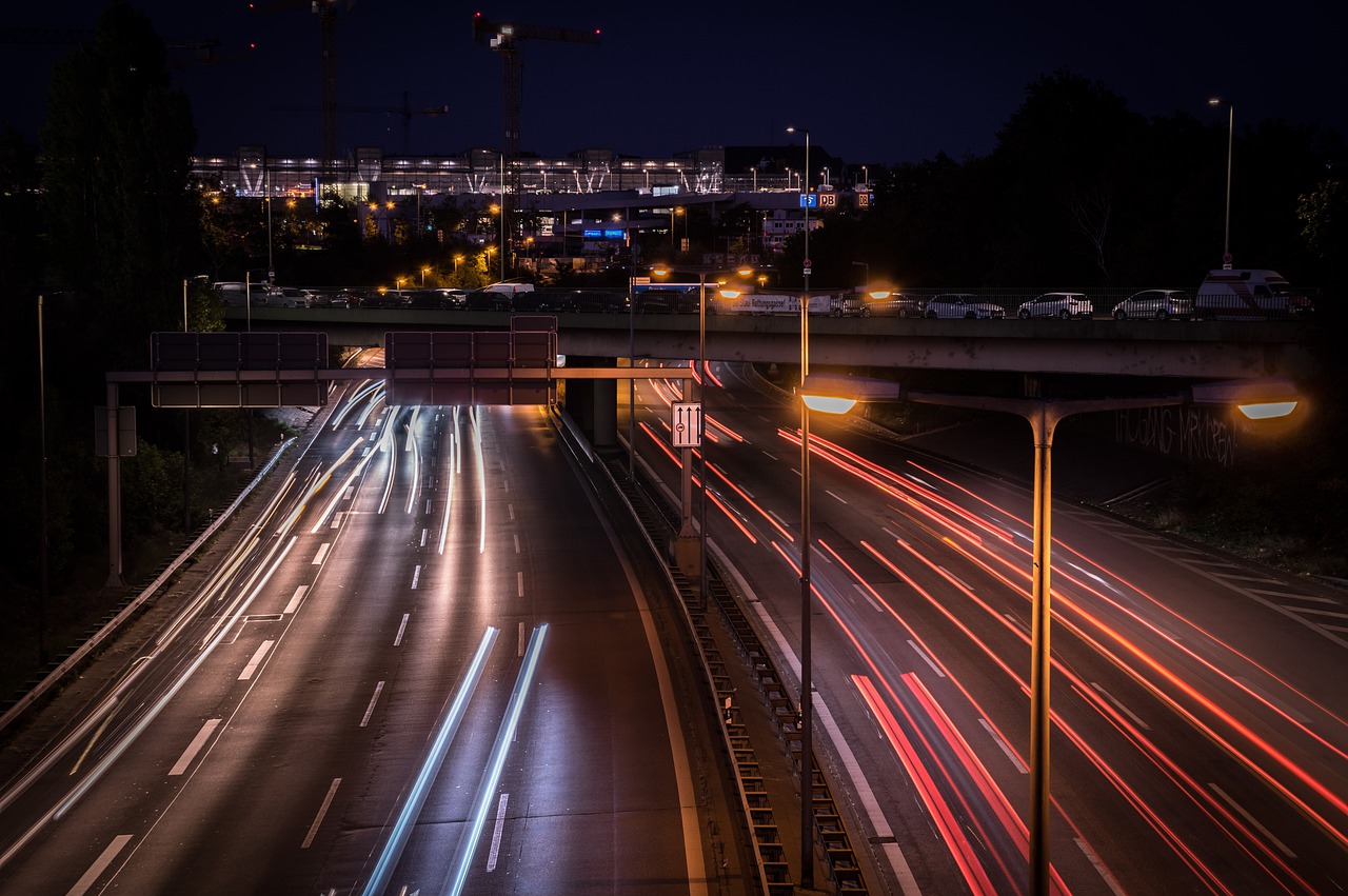 Après un accident sur l’autoroute, il s'enfuit en volant un minibus avec six passagers à bord toulouse ville des plus rapides à traverser en transports en commun